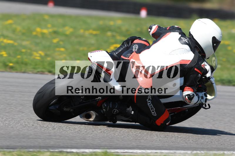 /Archiv-2022/07 16.04.2022 Speer Racing ADR/Gruppe gelb/backside